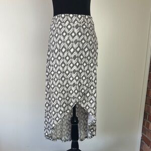 Women’s threads 4 thought hi low long skirt size small